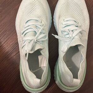 Men’s Nike Epic React Teal Green, 9.5 (Women’s 11)